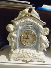 Vintage Porcelain Cherub Mantle Clock with Gilt Accents — listing 3
