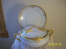 Thun (TK Czechoslovakia) Hand-Painted Floral Porcelain Bowl with Cream Rim and Gold Trim — listing 3