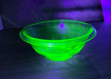 Hazel Atlas Rest-Well Green Uranium Depression Glass Mixing Bowl — listing 4