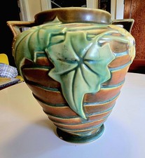 Roseville Pottery Luffa Vase 689-8 in Green, Two-Handled Art Deco Form