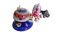 Vintage Chinese Tin Litho Battery-Operated Space Tank Toy Box — listing 3