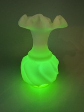 Vintage Uranium Custard Glass 9-Inch Mixing Bowl with Red Rim — listing 4