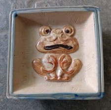 Vintage Stoneware Figural Frog Lidded Trinket Box / Jar — listing 5