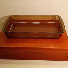 Vintage Pyrex 232 Brass Casserole Dish Carrier/Caddy with Cherry Fruit Motif, 8.5x13 — listing 5