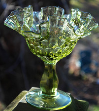 Vintage Green Art Glass Petal Bowl with Ruffled Freeform Rim — listing 4