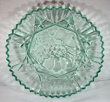 Federal Glass Pioneer Pattern Fruit/Grape Serving Plate in Green