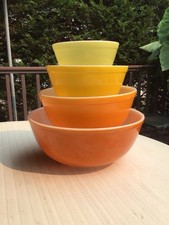 Vintage Pyrex Mixed Mixing Bowl Lot - Primary Yellow, Turquoise Small, Friendship (Birds) Red/Orange, and Primary Red — listing 3