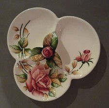 Vintage Porcelain 4-Section Divided Candy Dish with Applied Rose Center Handle — listing 4