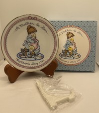 Precious Moments "A Mother Is Love" 1991 Small Collector Plate — listing 3