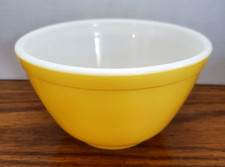 Vintage Pyrex Primary Yellow #401 Nesting Mixing Bowl (Smallest, 1.5 Pint) — listing 3