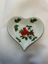 Lefton China Pale Yellow Shell-Form Pin Tray with Courting Couple Transfer & Gold Trim — listing 5