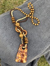 Gold-Tone Necklace with Round Tortoiseshell-Pattern Resin Pendant — listing 3