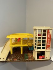 Fisher-Price #930 Play Family Action Garage Parking Ramp Service Center — listing 2