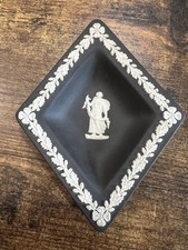 Black Basalt Jasperware Star-Shaped Trinket Box with Chariot & Sprigged Florets — listing 6