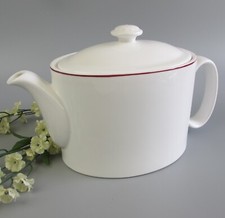 Royal Doulton Vogue Collection 'Sophistication' TC 1157 White Fine China Teapot with Floral Band — listing 4