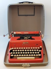 Royal Quiet De Luxe Portable Typewriter with Case