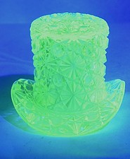 Vaseline Uranium Glass Top Hat Toothpick Holder, Daisy & Button Pattern, 2.5" Yellow — listing 4