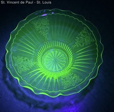 Vintage Green Uranium Glass 8-inch Salad/Dessert Plate with Embossed Fruit Border (Della Robbia Style) — listing 5