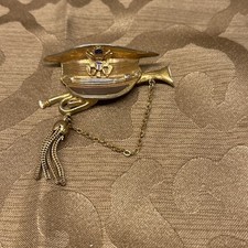 WWI/WWII US Army Infantry Officer's Cap Figural Locket Trinket Box with Crossed Rifles and Eagle Insignia — listing 2