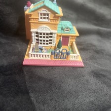 Early 2000s Polly Pocket Hotel Playset Lot with Doll, Rubber Fashions & Accessories — listing 3