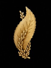 Crown Trifari Gold-Tone Brushed Leaf Wreath Brooch, 1.75 inch