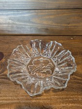 Vintage Pressed Glass Serving Plate/Platter with Sunburst Starburst Pattern — listing 2