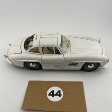 Mercedes-Benz 300 SL Gullwing 1:18 Scale Diecast Model Car Bburago 1:18 — listing 2
