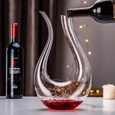 Clear Glass Wine Decanter/Carafe with Horizontal Ribbed Band Detail