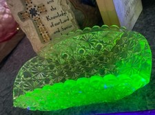 Antique Uranium Glass Daisy & Button Two-Handled Bowl (Nappy), 5 inch — listing 5