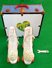 Vintage White Leather Roller Skates with Chicago Plates in Rollerdrome Pismo Beach Carrying Case — listing 4