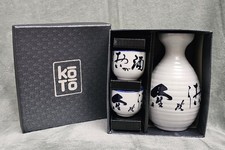 Japanese Hand-Painted Kutani-Style Porcelain Sake Bottle (Tokkuri) with Chrysanthemum Motif — listing 4