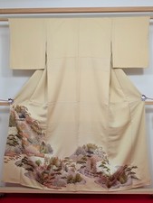 Vintage Silk Embroidered Kimono/Robe with Golden-Yellow Ground and Figural Roundels — listing 5