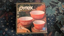 Vintage Pyrex 'Autumn Harvest' Cinderella Nesting Mixing Bowl Set — listing 2