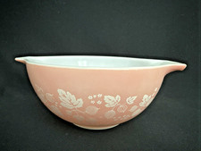 Vintage Pyrex Pink Solid-Color Mixing Bowl — listing 5