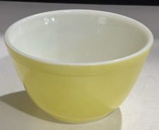 Vintage Pyrex Primary Yellow #401 Nesting Mixing Bowl (Smallest, 1.5 Pint) — listing 4