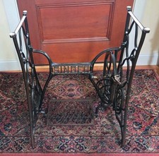 Antique Singer Treadle Sewing Machine in Oak Cabinet with Cast Iron Base — listing 3