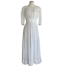 Antique Edwardian Cream Silk & Lace Tea Gown with Floral Picture Hat — listing 3