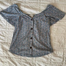 Monteau Los Angeles Floral Lace Flutter Sleeve Top