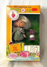 Vintage 1980 Kenner Strawberry Shortcake Angel Cake Doll with Souffle Pet Skunk, 6 inch — listing 2