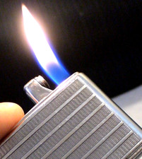 Vintage Colibri Gold-Tone Flint Lighter with Diamond-Cut Pattern — listing 4