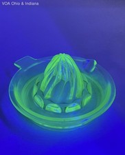 Vintage Green Uranium Glass Reamer Juicer, 5-inch — listing 4