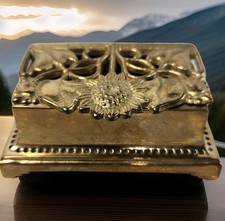 Antique Brass Cigarette/Trinket Box with Repoussé Copper Armorial Medallion — listing 4