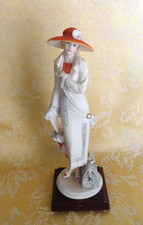 Giuseppe Armani Florence 'Lady with Fan' Capodimonte-Style Porcelain Figurine, 1998 Figurine of the Year, on Wood Base — listing 3
