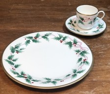 Mikasa 'Ribbon Holly' Fine China Serving Set with Gold Handle Tidbit Tray — listing 3