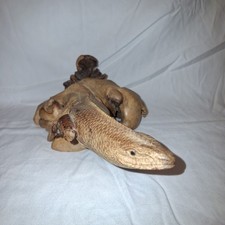 Hand-Carved Wooden Iguana / Lizard Figurine with Arrow-Tip Tail — listing 5