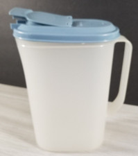 Vintage Tupperware Slim Line Beverage Pitcher/Carafe with Yellow Push-Button Pour Lid — listing 2