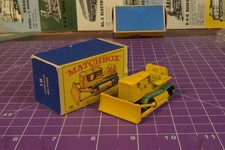 Vintage Matchbox Lesney King Size Caterpillar Crawler Tractor / Bulldozer, Yellow & Green with 'COBRA' Engine — listing 4