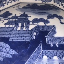 Hand-Painted Chinoiserie Octagonal Decorative Plate with Seated Figure, Green Sponged Rim, listing 4