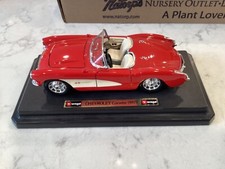 Bburago 1957 Chevrolet Corvette 1:24 Scale Diecast Model, Cream/Red