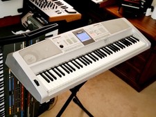 Yamaha Portable Grand DGX-305 76-Key Digital Keyboard — listing 2